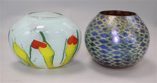 Siddy Langly. Two art glass vases 14.5 & 15cm.